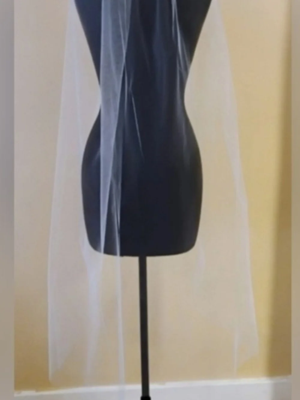 Classic Single-Tier Ivory Bridal Veil Knee Length